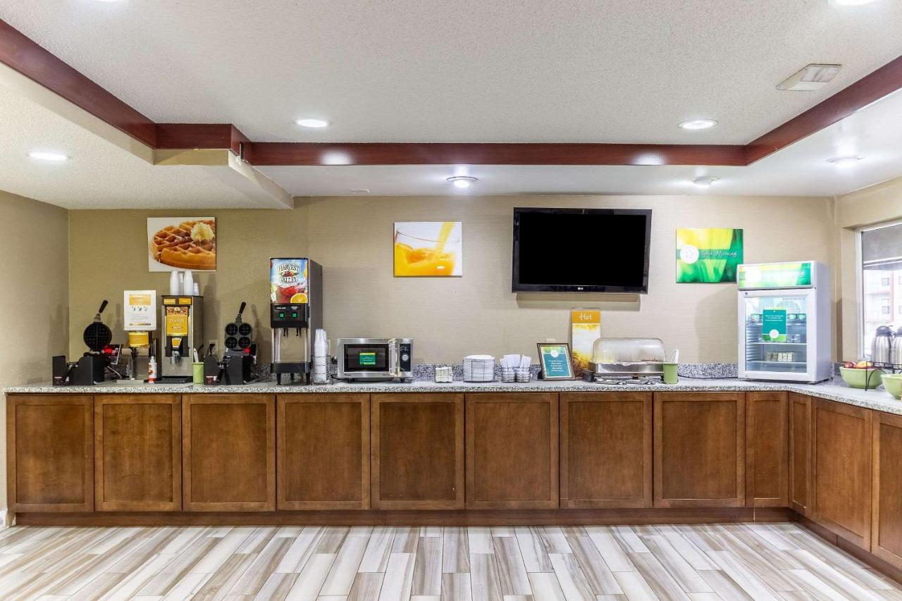 Quality Inn Milwaukee- Brookfield Exterior foto