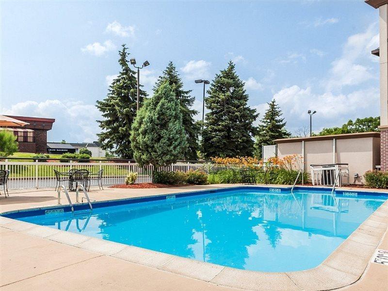 Quality Inn Milwaukee- Brookfield Exterior foto