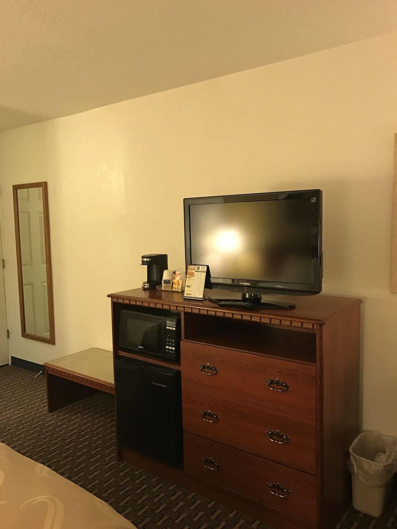 Quality Inn Milwaukee- Brookfield Exterior foto