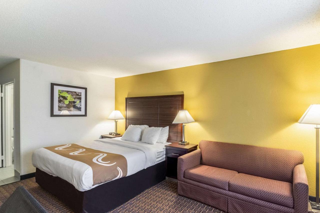 Quality Inn Milwaukee- Brookfield Exterior foto
