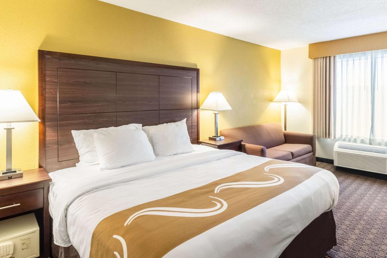 Quality Inn Milwaukee- Brookfield Exterior foto
