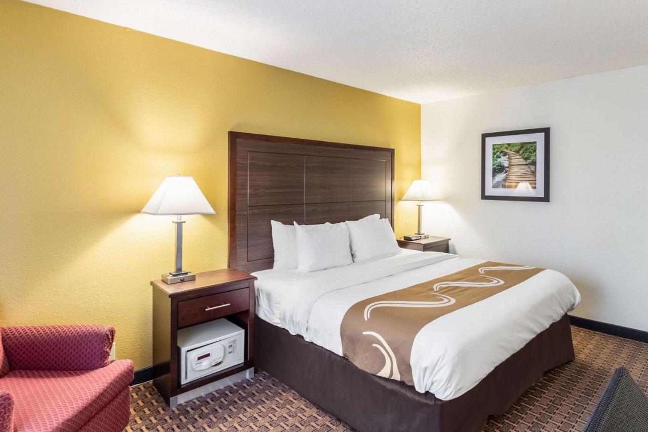 Quality Inn Milwaukee- Brookfield Exterior foto